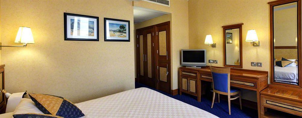 Grange Bracknell Hotel Exterior foto
