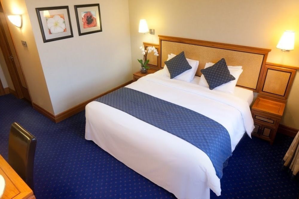 Grange Bracknell Hotel Exterior foto