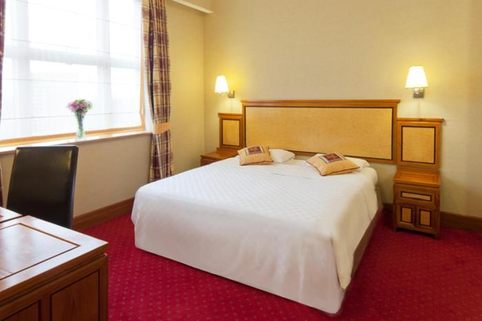Grange Bracknell Hotel Exterior foto